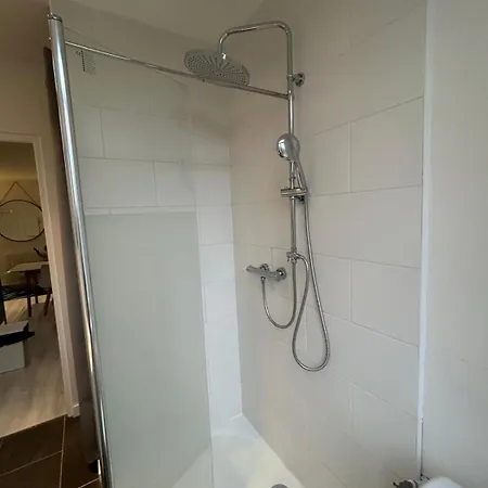 Apartment Poppy-ideally Located, Next Station,gd Palais&city